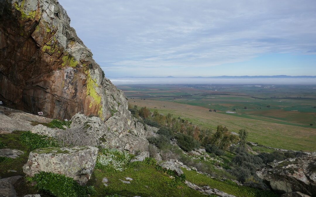 Walking in La Serena: Sendero del Abrigo del Águila, in Magacela