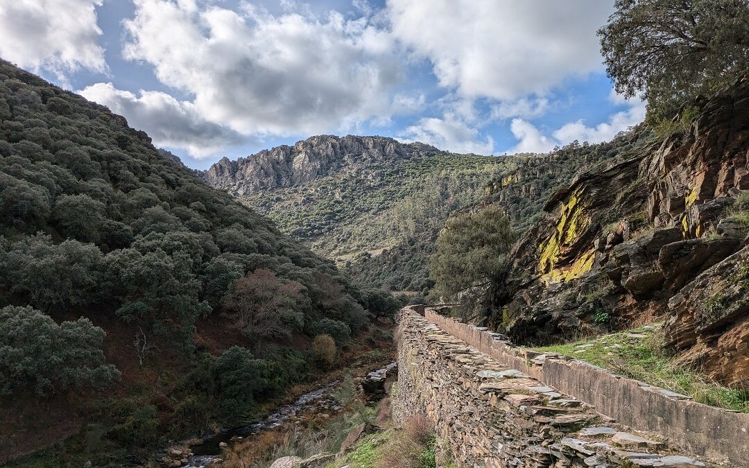 Walking in Villuercas-Ibores-Jara: Ruta de la Herrería, in Campillo de Deleitosa