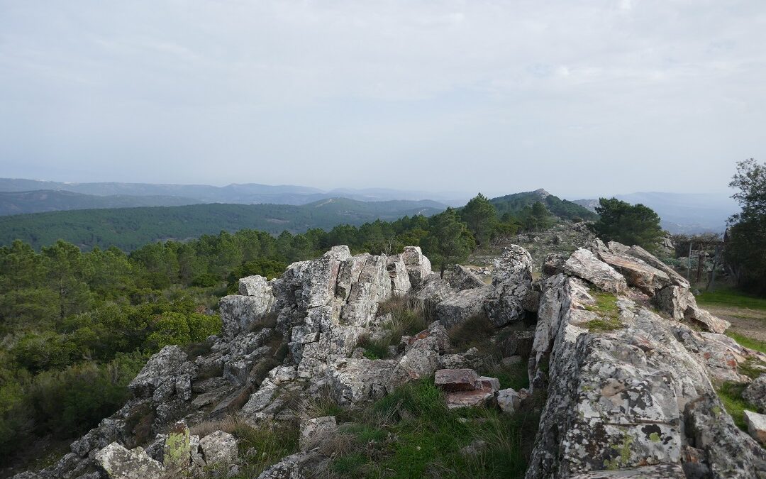 Walking in Monfragüe and surroundings: Ruta de la Sierra, in Serradilla