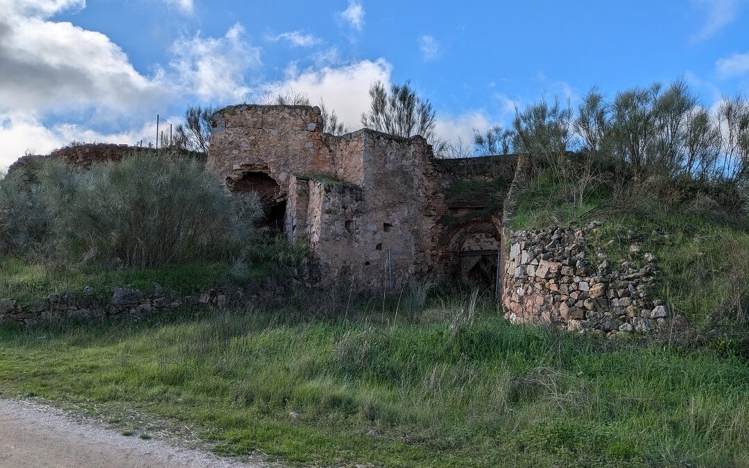 Walking in La Serena: Ruta de los Hornos (Zona Caleras), in Magacela