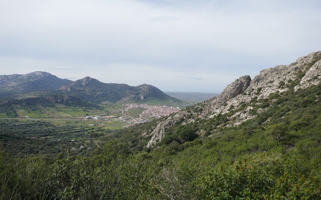 Walking in La Serena: Senda del Peñón del Pez, in Capilla